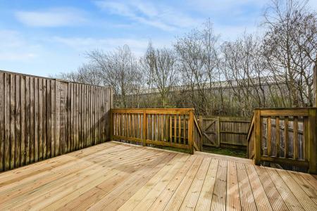 4 bedroom Semi-detached house to let in Kingsquater, Maidenhead, SL6