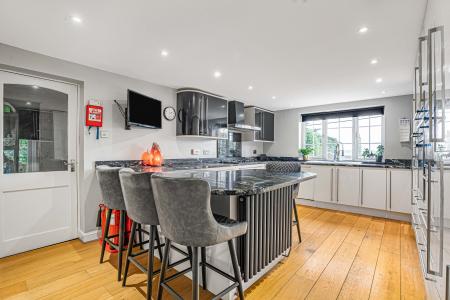 5 bedroom Detached house for sale in Haw Lane, Bledlow Ridge, HP14