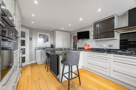 5 bedroom Detached house for sale in Haw Lane, Bledlow Ridge, HP14