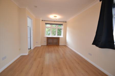 1 bedroom Flat to let in Corfe Place, Maidenhead, SL6