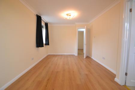 1 bedroom Flat to let in Corfe Place, Maidenhead, SL6