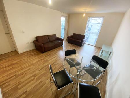 2 bedroom Flat to let in Life Building
