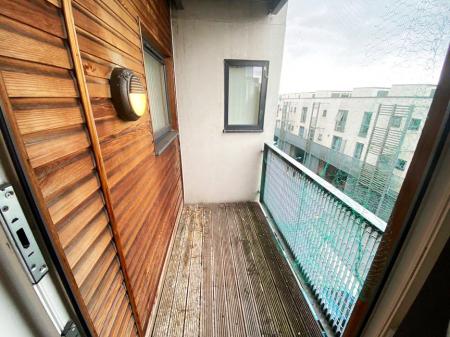 2 bedroom Flat to let in Life Building