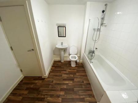 2 bedroom Flat to let in Life Building