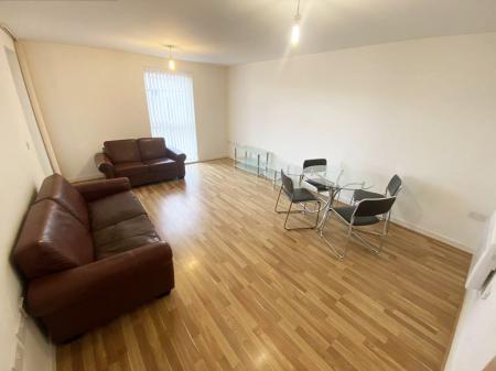 2 bedroom Flat to let in Life Building