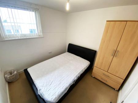 2 bedroom Flat to let in Life Building