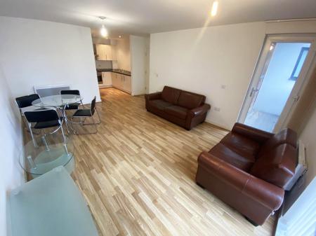 2 bedroom Flat to let in Life Building