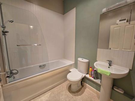 1 bedroom Flat to let in Bury Old Road, Prestwich, M25