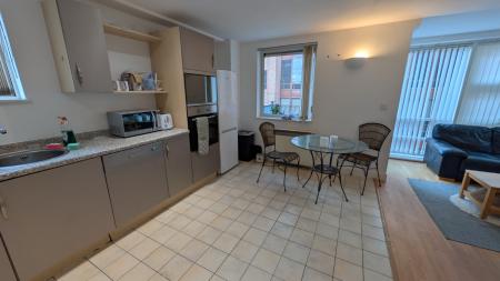 2 bedroom Flat for sale in W3, Whitworth Street West