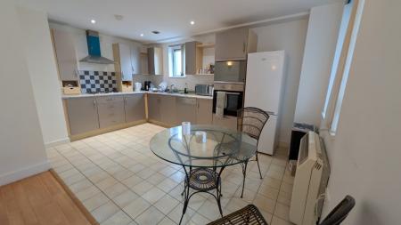 2 bedroom Flat for sale in W3, Whitworth Street West