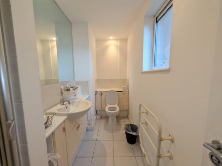 2 bedroom Flat for sale in W3, Whitworth Street West