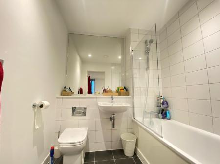 2 bedroom Apartment for sale in Wharf End, Salford, M17