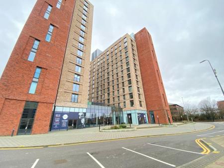 2 bedroom Apartment for sale in Wharf End, Salford, M17