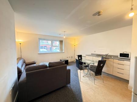 2 bedroom Flat to let in Woden Street, Salford, M5