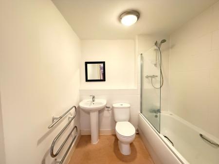 2 bedroom Flat to let in Woden Street, Salford, M5