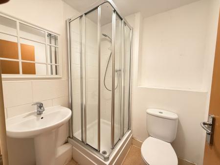 2 bedroom Flat to let in Woden Street, Salford, M5