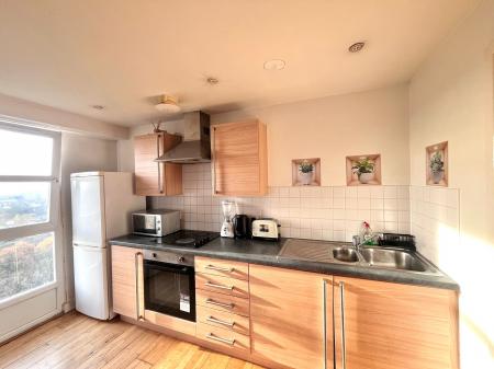 2 bedroom Flat to let in Spindletree Avenue, Manchester, M9