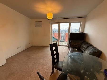 2 bedroom Flat to let in Stillwater Drive, Manchester, M11