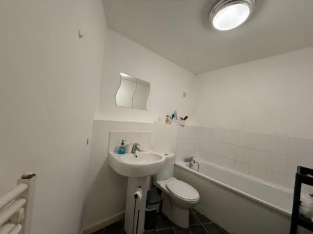2 bedroom Flat to let in Stillwater Drive, Manchester, M11