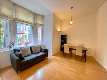 2 bedroom Flat to let in Asia House