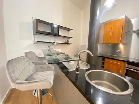 2 bedroom Flat to let in Asia House