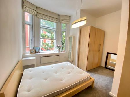 2 bedroom Flat to let in Asia House