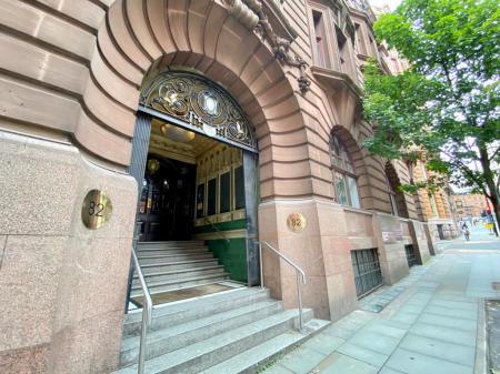 2 bedroom Flat to let in Asia House