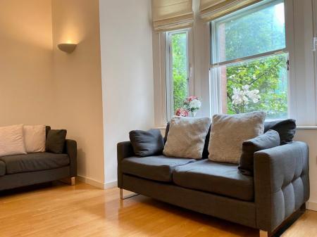 2 bedroom Flat to let in Asia House