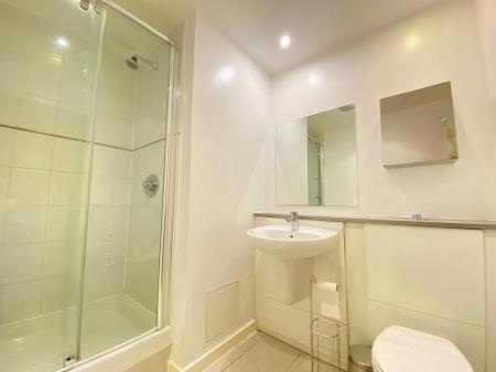 2 bedroom Flat to let in Asia House