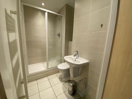 2 bedroom Flat to let in The Quadrangle