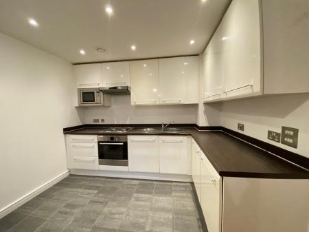 2 bedroom Flat to let in The Quadrangle