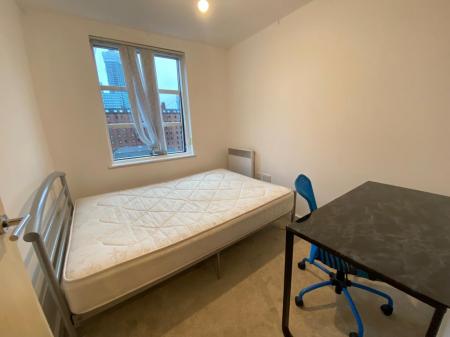 2 bedroom Flat to let in The Quadrangle
