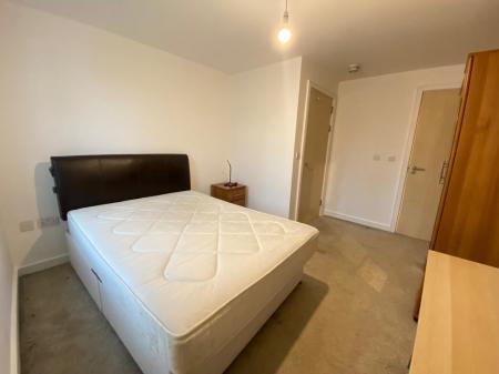2 bedroom Flat to let in The Quadrangle