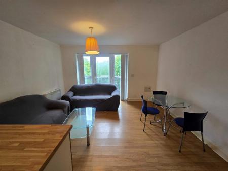 2 bedroom Flat to let in Linen Quarter