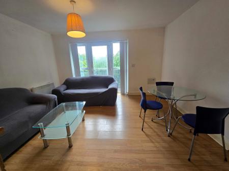 2 bedroom Flat to let in Linen Quarter