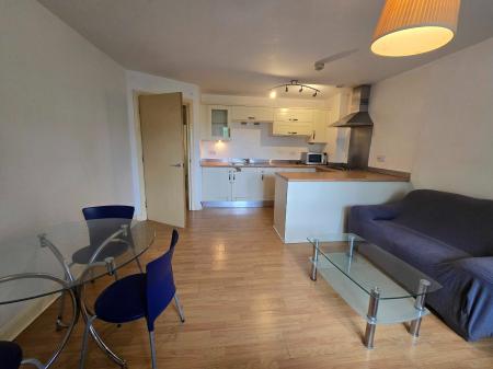 2 bedroom Flat to let in Linen Quarter