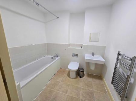 2 bedroom Flat to let in Linen Quarter