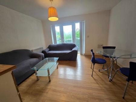 2 bedroom Flat to let in Linen Quarter