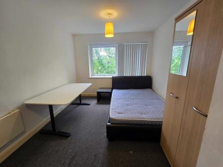 2 bedroom Flat to let in Linen Quarter
