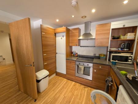 2 bedroom Flat to let in Chapel Street, Salford, M3