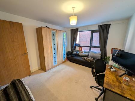 2 bedroom Flat to let in Chapel Street, Salford, M3