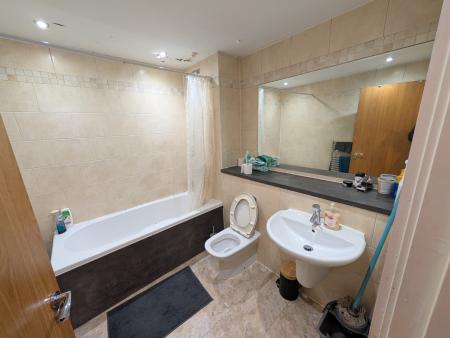 2 bedroom Flat to let in Chapel Street, Salford, M3