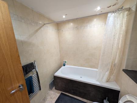 2 bedroom Flat to let in Chapel Street, Salford, M3