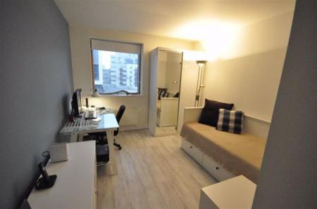 2 bedroom Flat to let in The Foundry