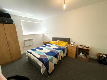 2 bedroom Flat to let in Life Building