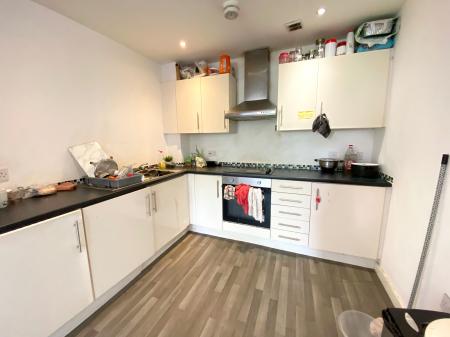 2 bedroom Flat to let in Life Building