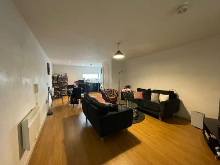 2 bedroom Flat to let in 13 Hulme Hight Street, Manchester, M15