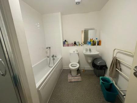 2 bedroom Flat to let in 13 Hulme Hight Street, Manchester, M15