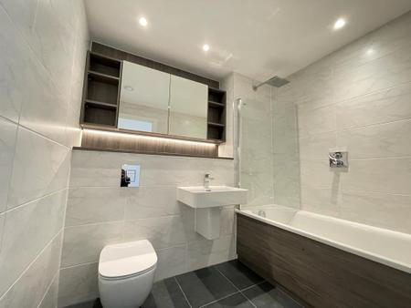 2 bedroom Apartment to let in The Blade