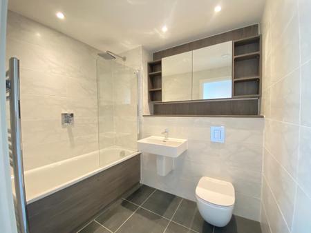 2 bedroom Apartment to let in The Blade